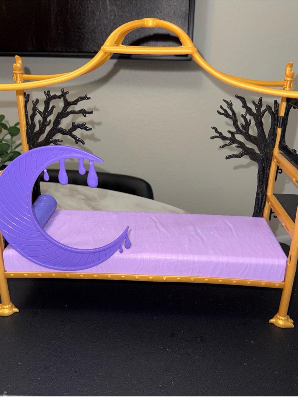 Monster High purple black bed - Picture 2 of 5